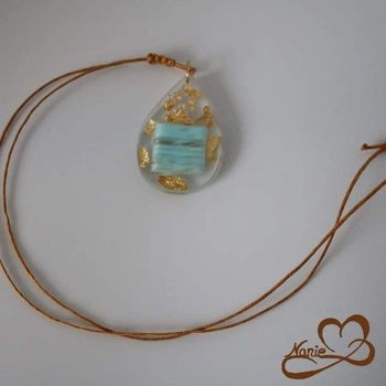 Pendentif bleu avec feuilles d'or modèle berlingot