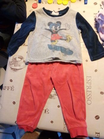 Pyjama Mickey.