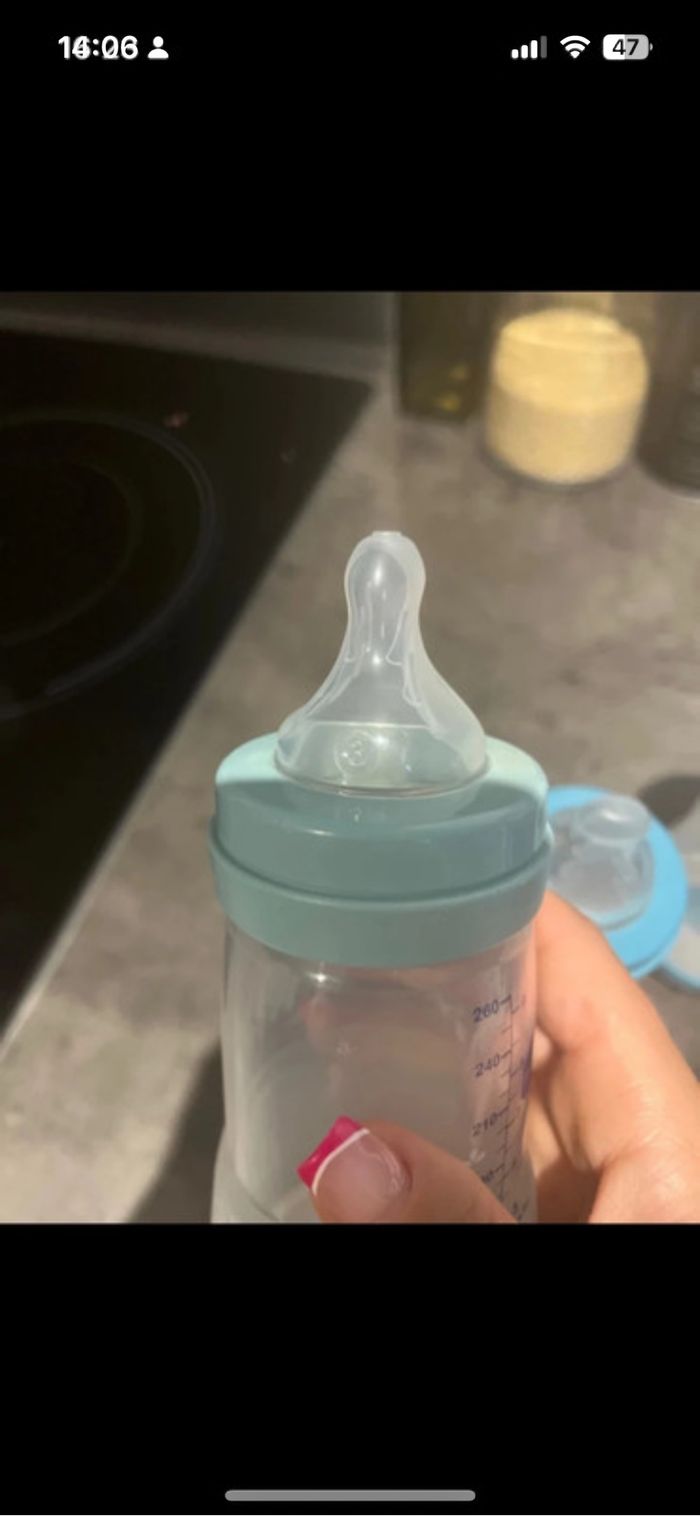 Biberons mam 150 ml x3 et biberons mam 260ml x3 aussi avec deux boîtes doseuses offertes - photo numéro 8