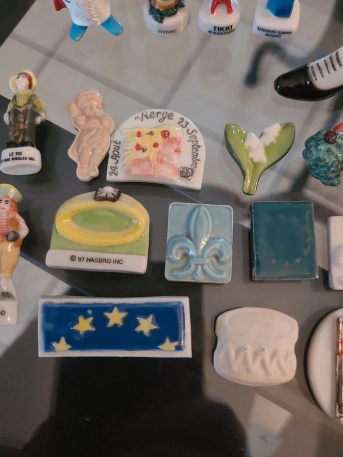 19 fèves en porcelaine - photo numéro 3