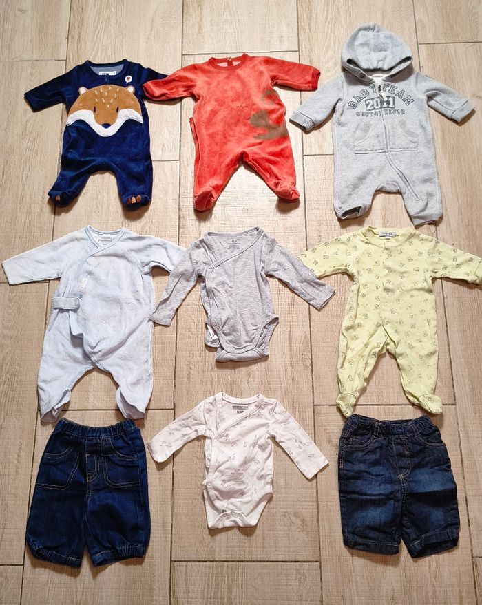 Lot pyjamas bébés 0- 1 mois en très bon état - photo numéro 2