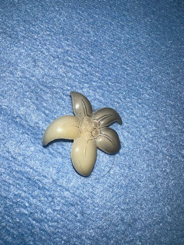 Broche fleur feuille