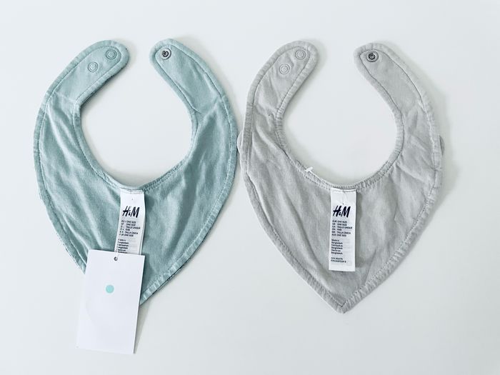 2 bavoirs bandana H&M - photo numéro 3