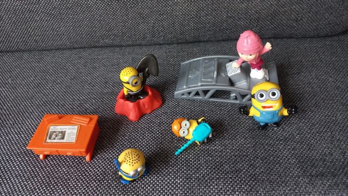 Lot de figurines les minions