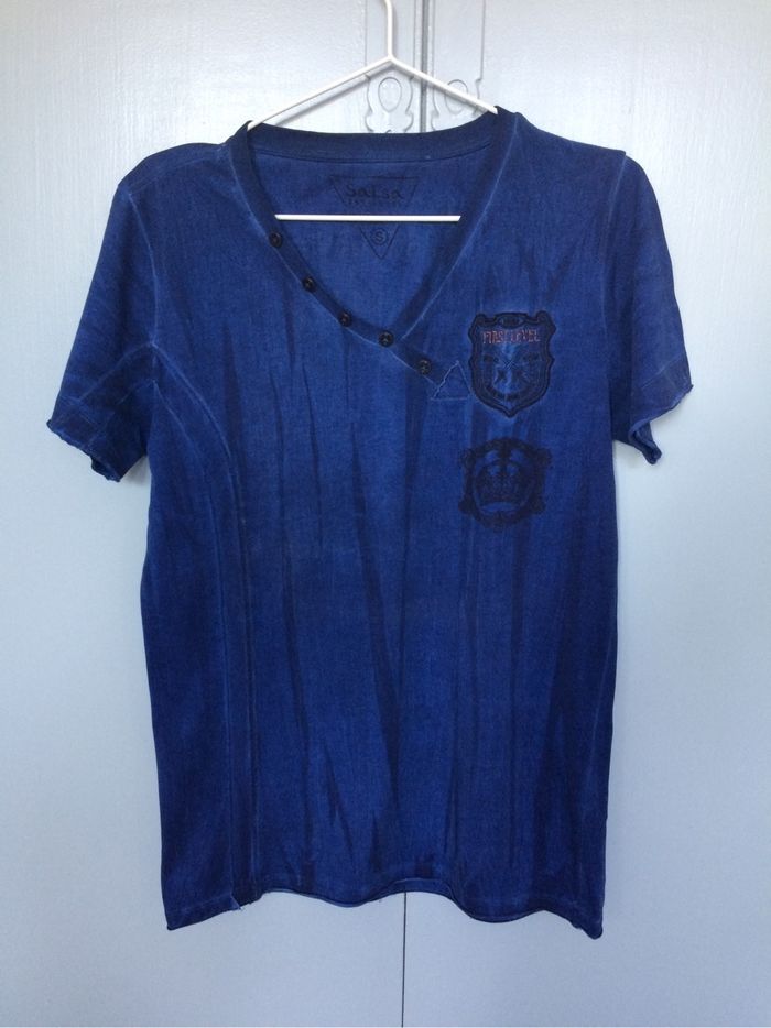 T-shirt bleu