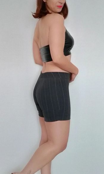 Short moulant rayé chic taille 38