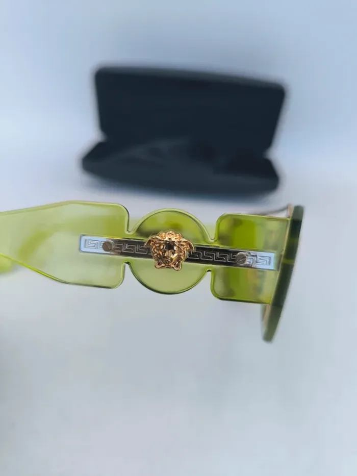 Lunettes de soleil femme Versace Medusa Biggie - photo numéro 4