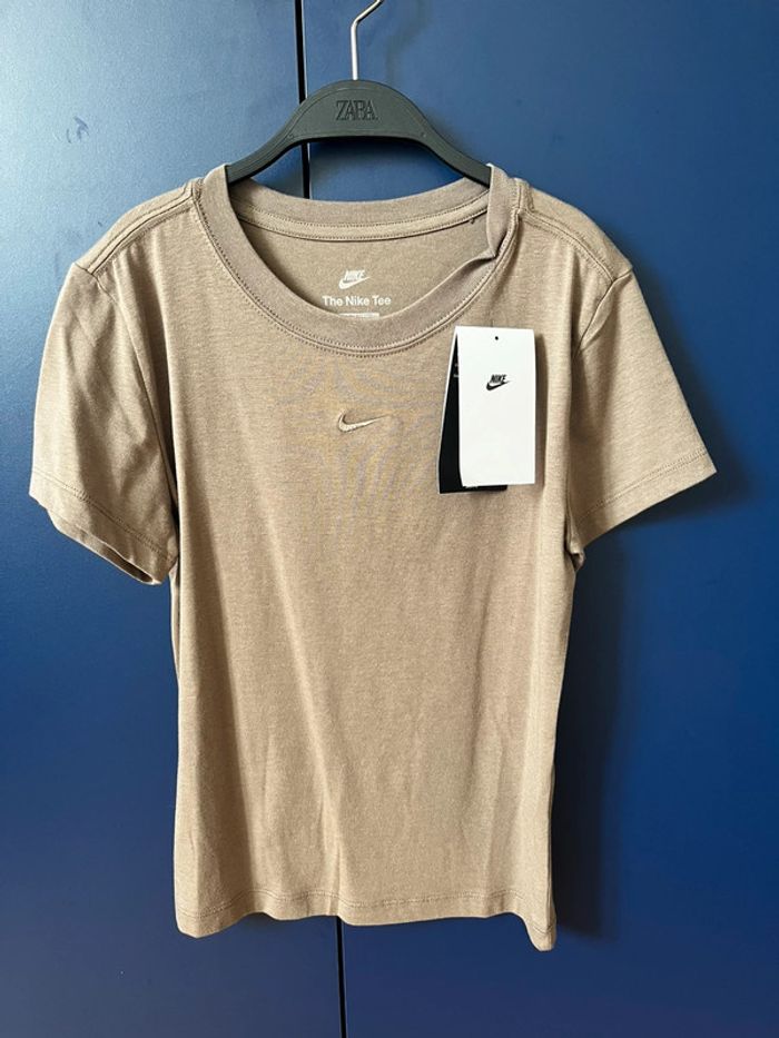 Teeshirt Nike neuf avec étiquette - photo numéro 2