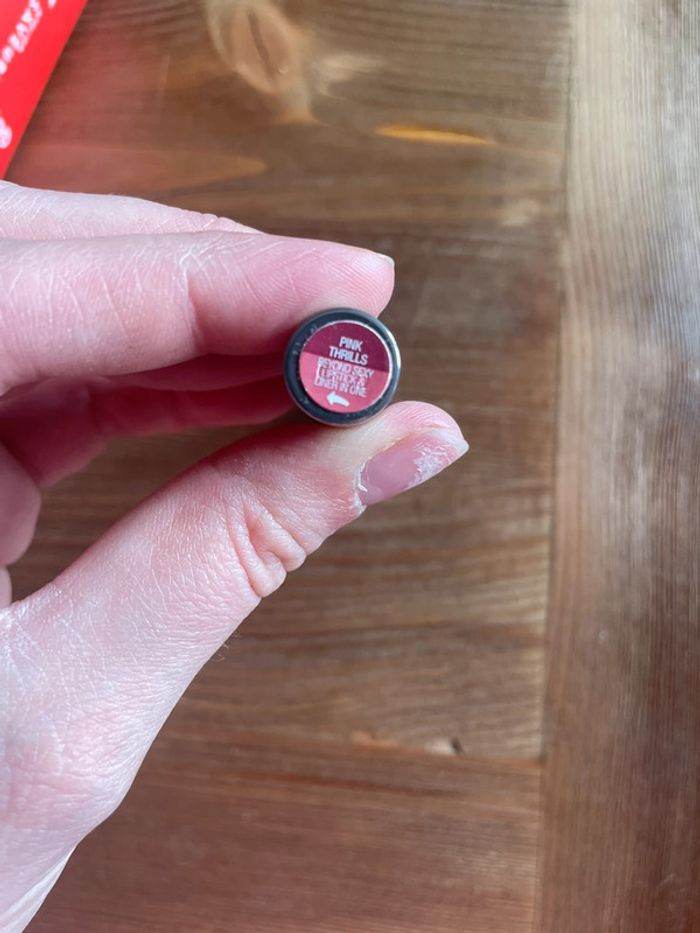 Rouge à lèvre they’re real double the lip benefit - photo numéro 2