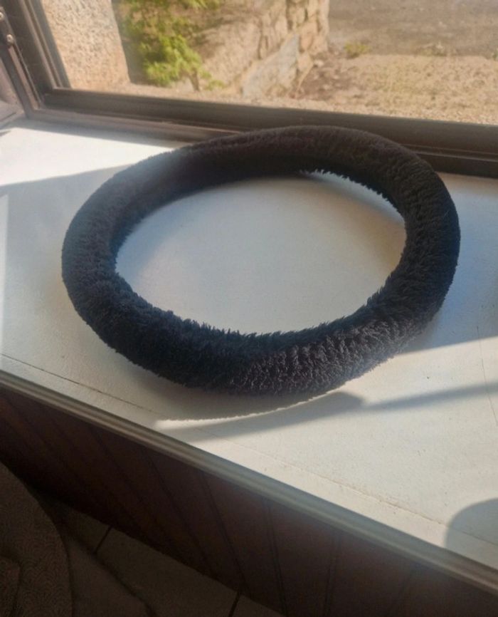 💥 Cache volant noir en peluche 💥 - photo numéro 3