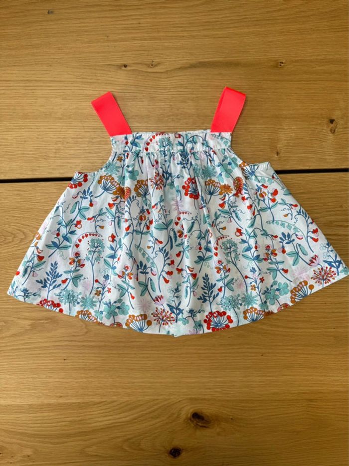 Blouse en tissu liberty Maynard tons blanc/vert/rouge et bretelles orange fluo - Taille 3 Ans - photo numéro 2
