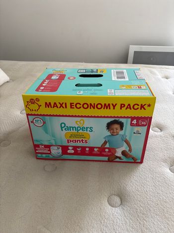 82 couches Pampers Pants Premium taille 4