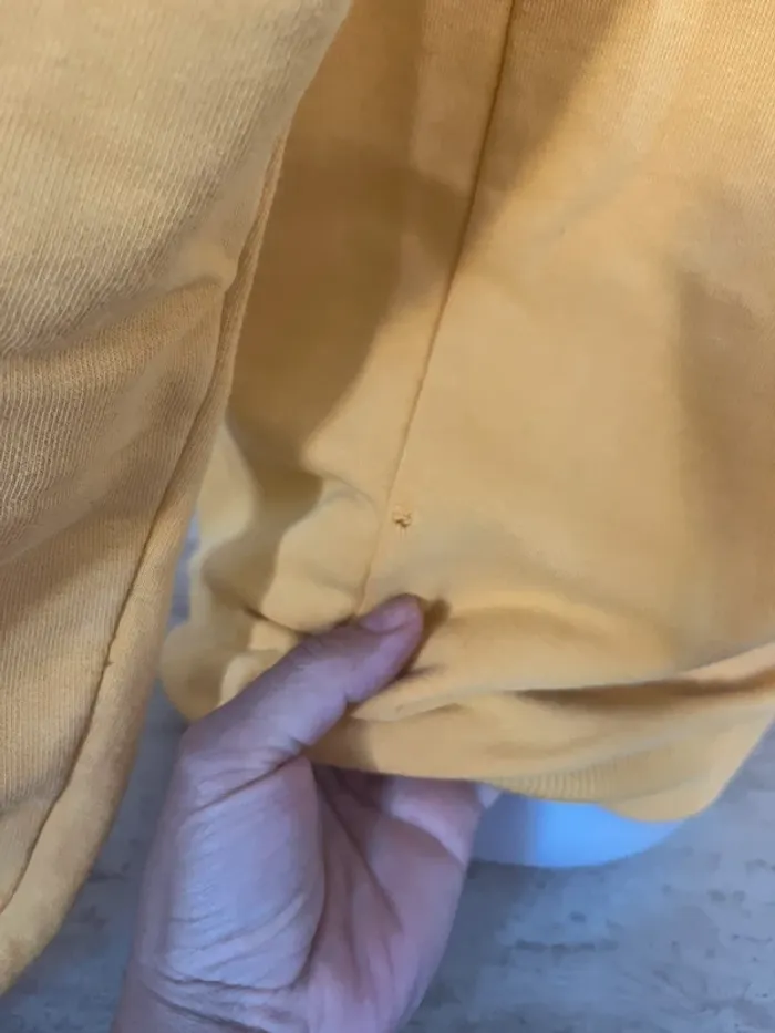 Pull Mickey Taille 14 ans - photo numéro 4