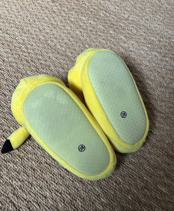 Chaussons enfant Pikachu taille 28 - photo numéro 3