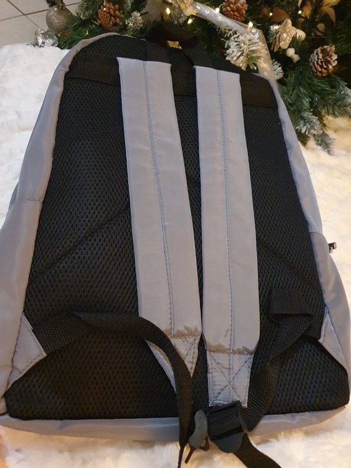 Magnifique Sac à dos Kaporal gris foncé - photo numéro 2