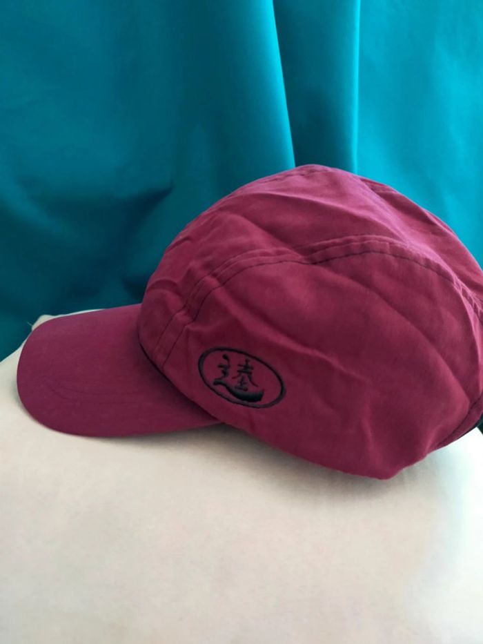Casquette bordeaux neuve – Écriture chinoise brodée – Taille 59 cm - photo numéro 2