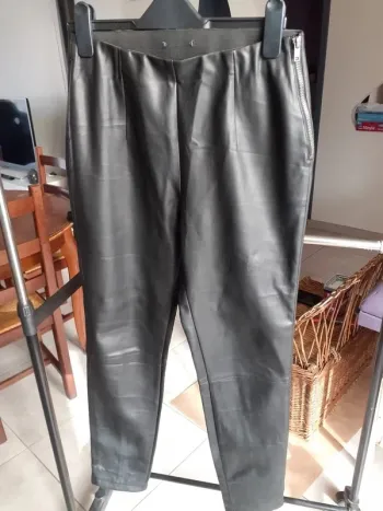 Pantalon simili cuir noir taille 36 neuf jamais porté