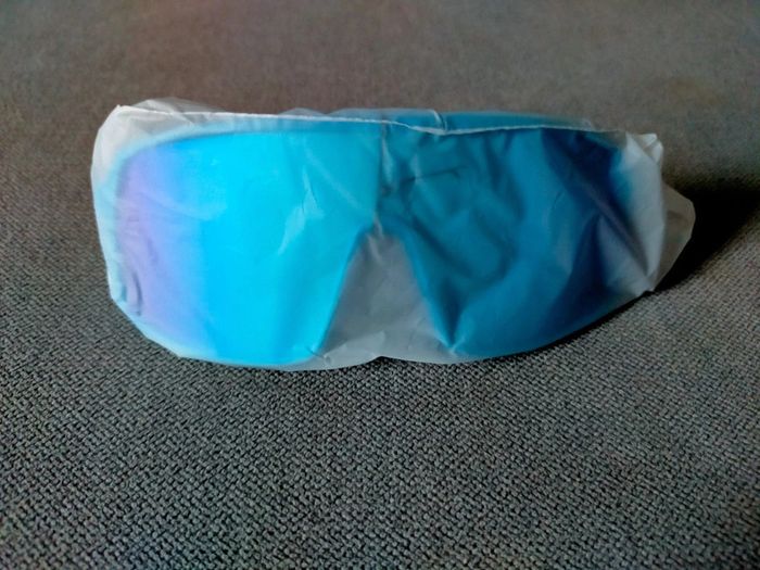 Lunettes de soleil bleues enfant – Protection UV400 – Neuf avec étiquette - photo numéro 5