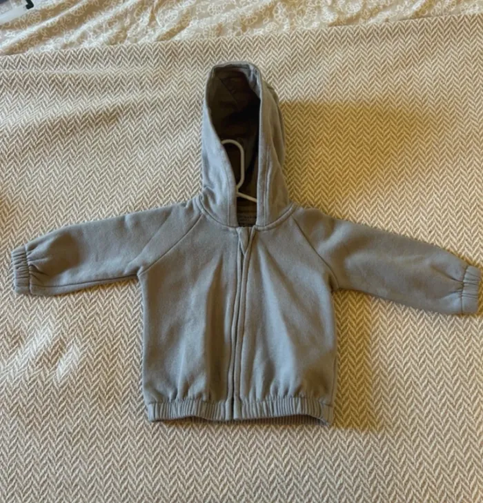 Veste capuche grise bébé 9 mois