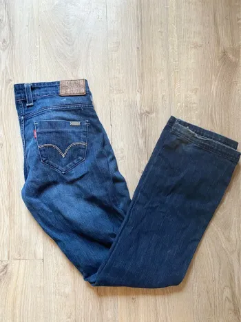 Jean Levi’s bleu brut foncé marine