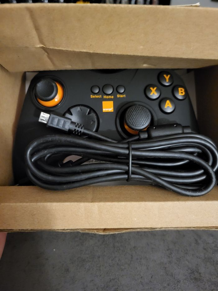 Manette de jeu pour PC et livebox - photo numéro 2