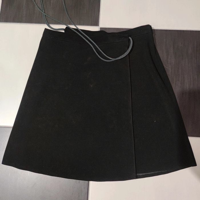 Jupe portefeuille noire tissus toucher velours - photo numéro 2