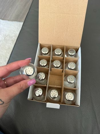 Lot de 12 mini salières ou poivriers en verre neufs