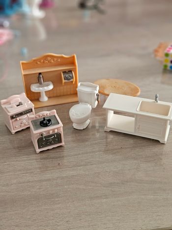 Accessoires maison de poupee