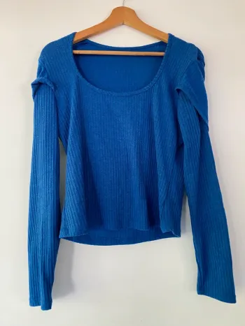Pull bleu