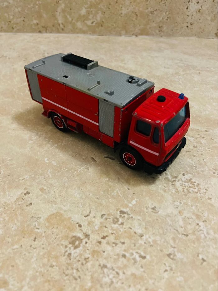 Miniature camion Mercedes LP 1217 sapeurs pompiers