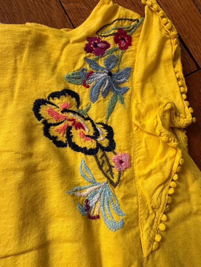 Magnifique robe catimini fille 4 ans très bon état avec broderies - photo numéro 2