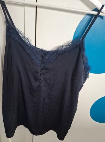 Débardeur satiné bleu marine avec dentelle 