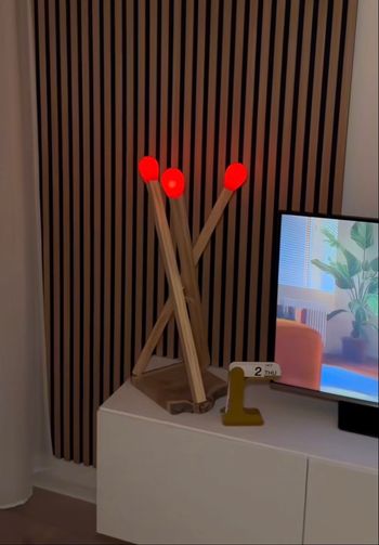 Lampe IKEA STRÅLA – Design Lukas Bazle (“Allumette” en bois)