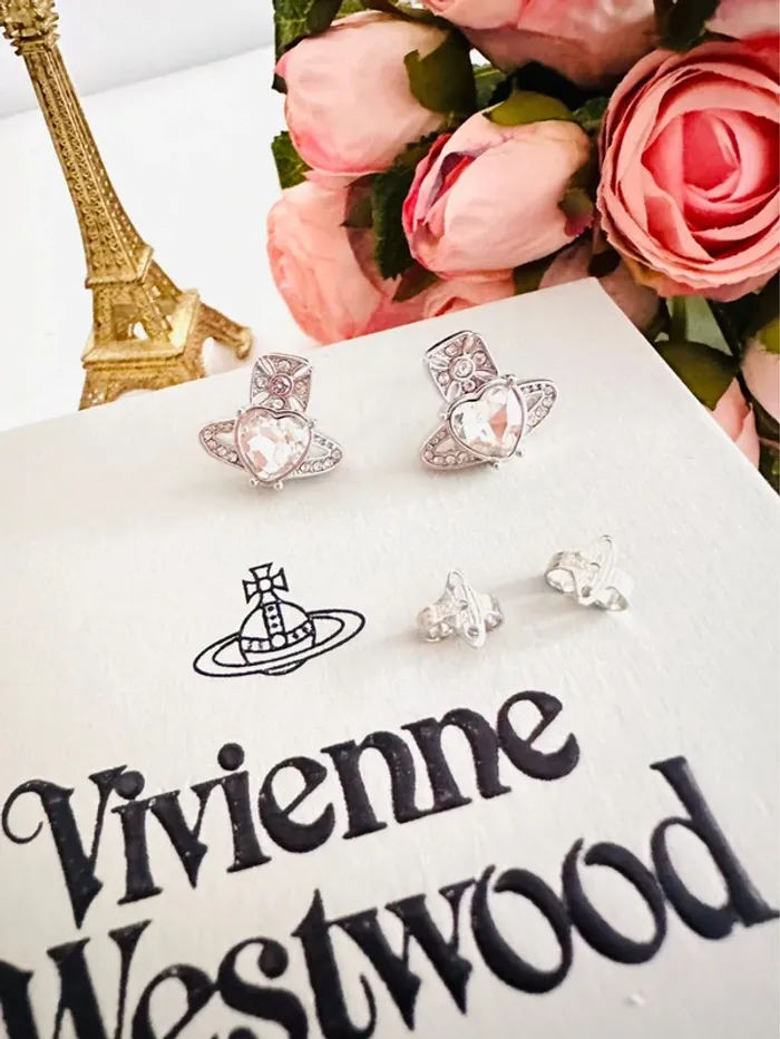 Boucles d’oreilles Vivienne Westwood cœur argenté zirconium – Élégance emblématique - photo numéro 6