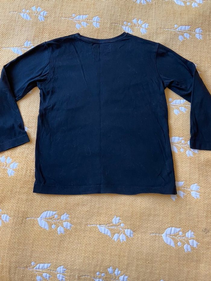 TEE shirt noir Cfk application argentée manches longues, col rond, taille 8 ans neuf - photo numéro 2