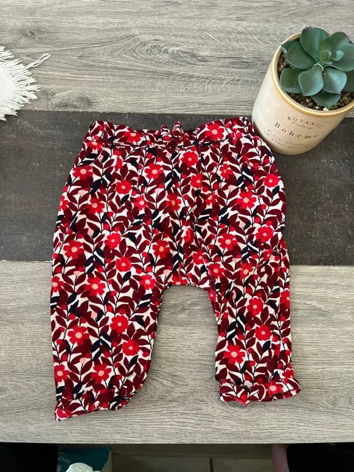 Pantalon à fleurs 9 mois