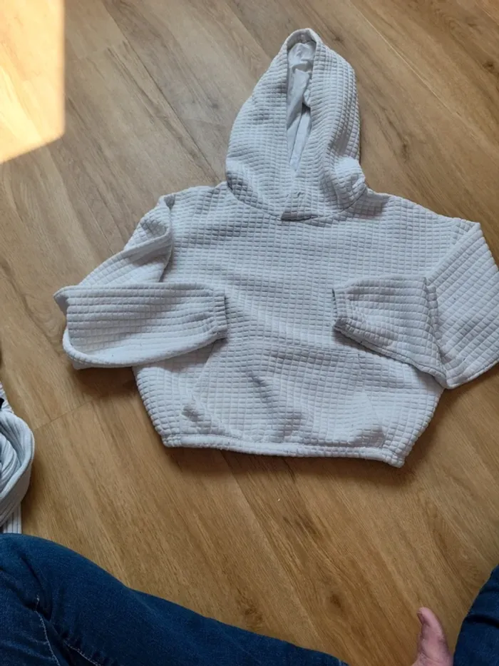 Pull à capuche blanc