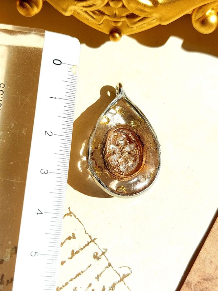 Magnifique pendentif en résine pierre de lune - photo numéro 4