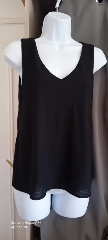 Haut noir sans manches col en V aspect gaufré doublé femme S mango