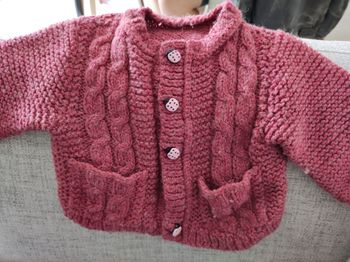 Pull tricot rose
