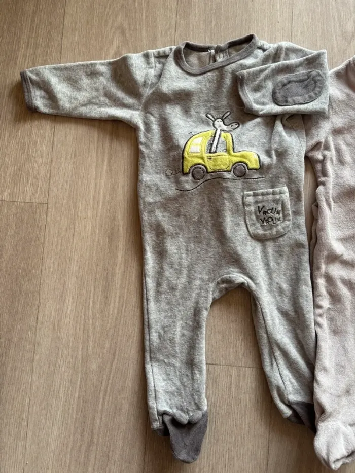 Lot 3 pyjamas velours 6 mois - photo numéro 3