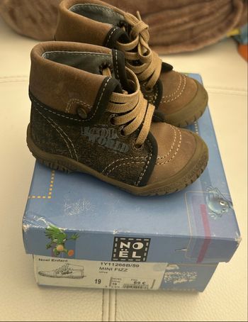 Paire de chaussures bébé garçon 19 neuve 