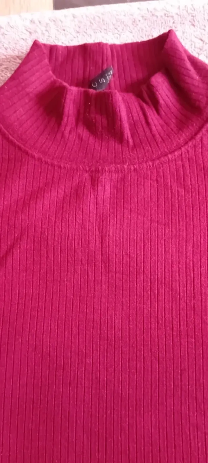 Très joli petit pull fin couleur prune taille S basics - photo numéro 2