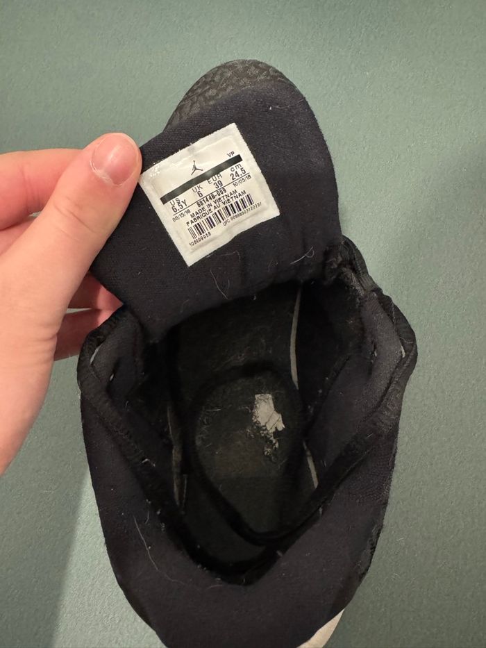 Chaussure Jordan 23 noir et blanche - photo numéro 7