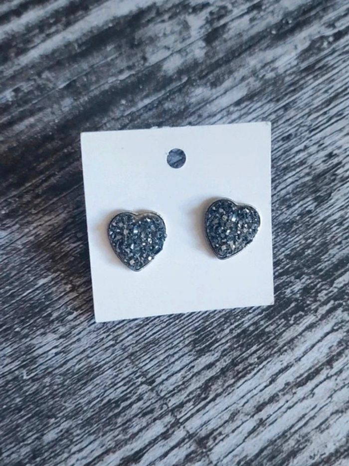Boucles puces d'oreilles coeur strass gris inox 🇨🇵 Fabrication Artisanale - Ø 12mm