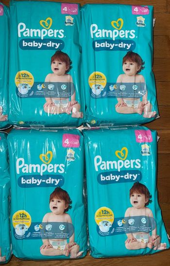 Lot de 4 paquets de couches Pampers taille 4