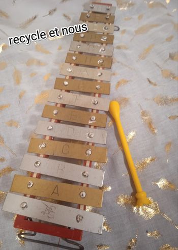 ancien xylophone en fer