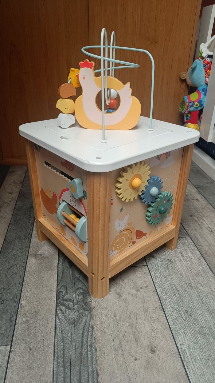 Grand cube d'activités en bois - photo numéro 2