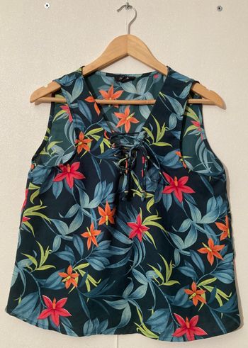 blouse imprimé fleuri décolleté avec cordon
