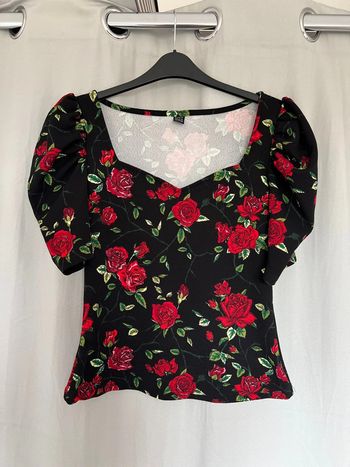 Haut motifs rose